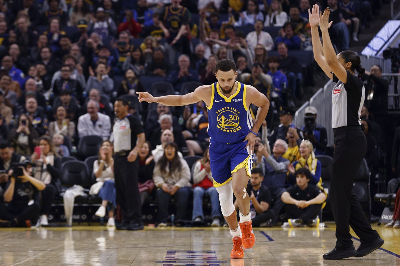 Curry scores 31 points in return from one-game absence with ankle injury, Warriors beat Jazz 123-114 | iNFOnews.ca