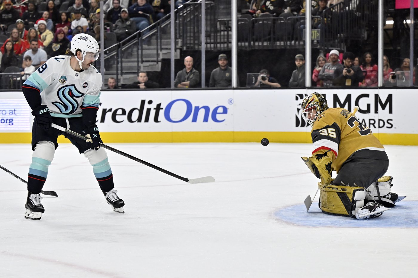 Golden Knights win 3rd straight with 6-2 victory over Kraken | iNFOnews.ca