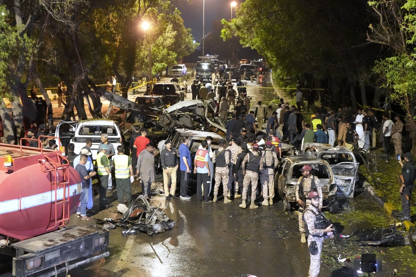An explosion outside the Karachi, Pakistan, airport kills 2 workers from China and injures others | iNFOnews.ca