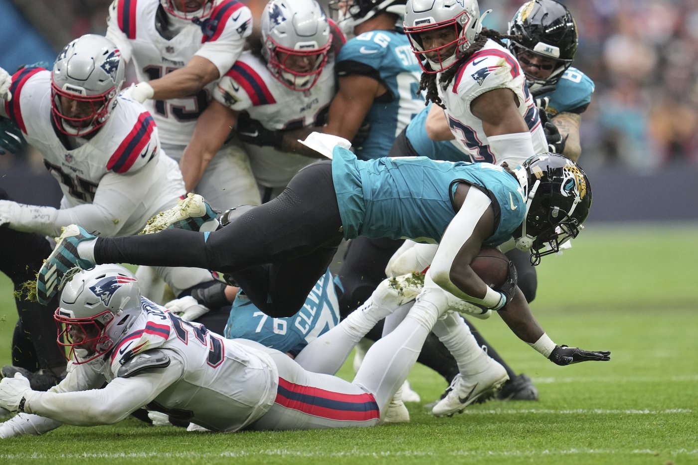The Patriots lost their sixth straight game, and coach Jerod Mayo is calling his team 'soft' | iNFOnews.ca