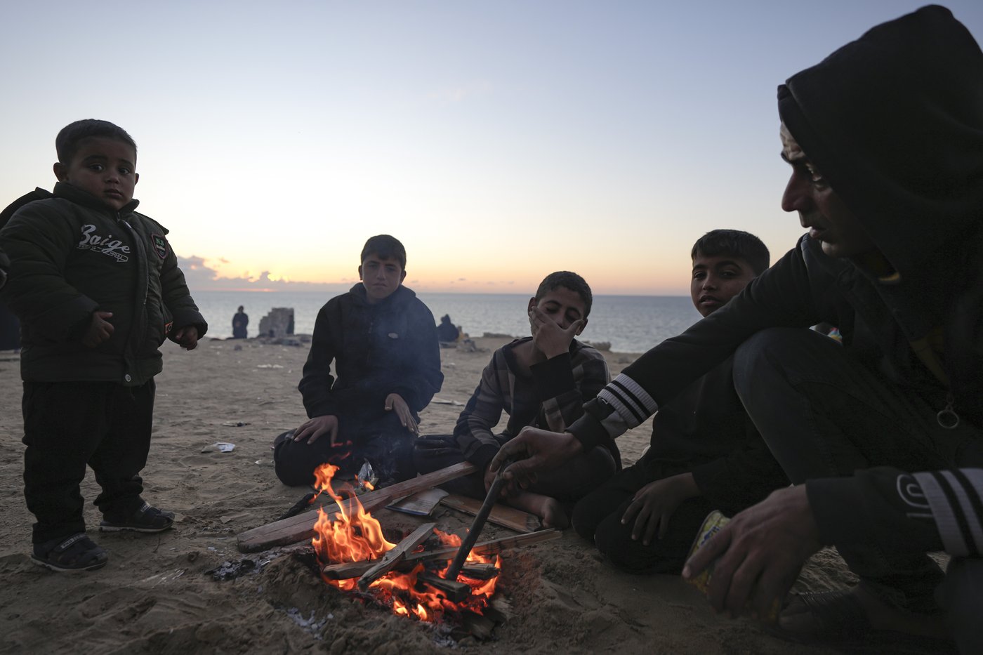 Qatar says a deal is reached to release an Israeli hostage and allow Palestinians into northern Gaza | iNFOnews.ca