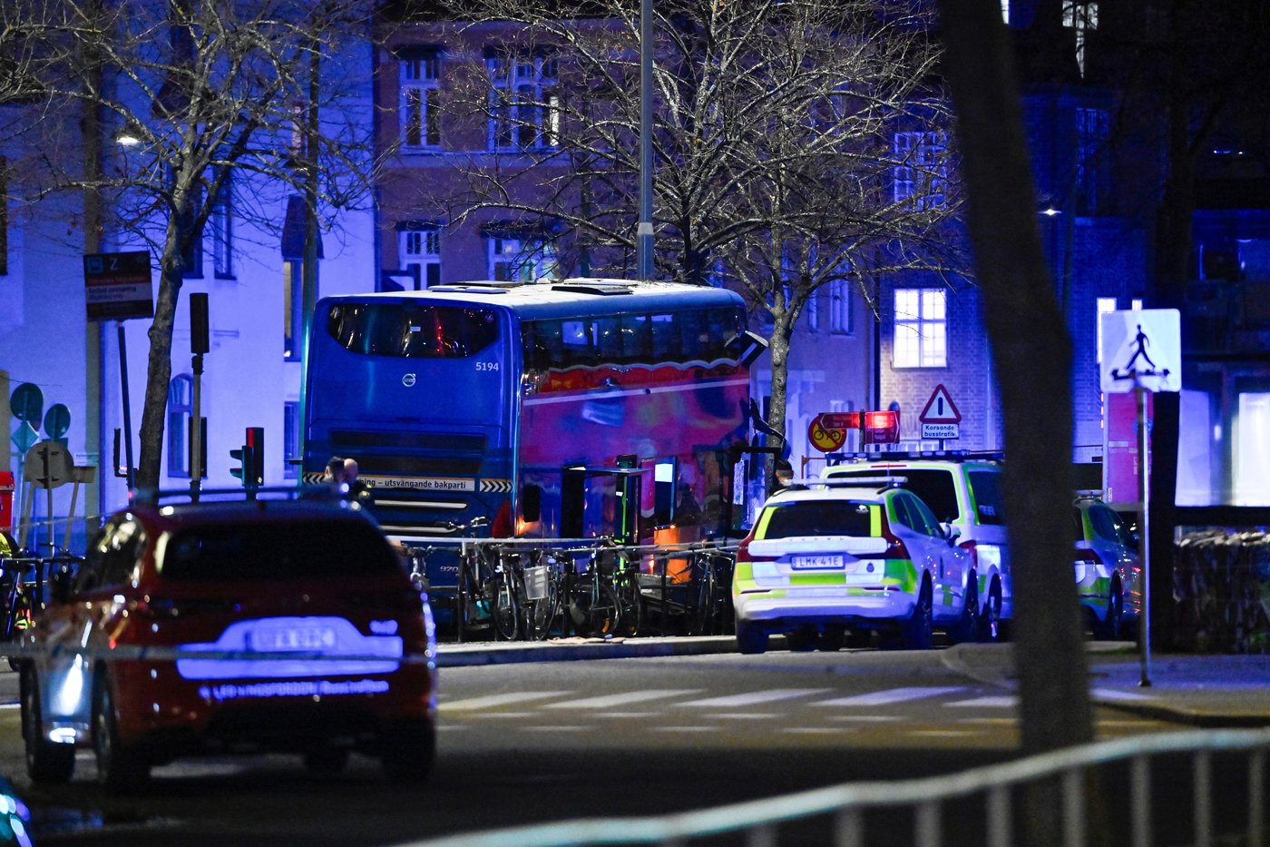 A bus crashes into a bus stop in Stockholm, killing 3 people and injuring 3 | iNFOnews.ca