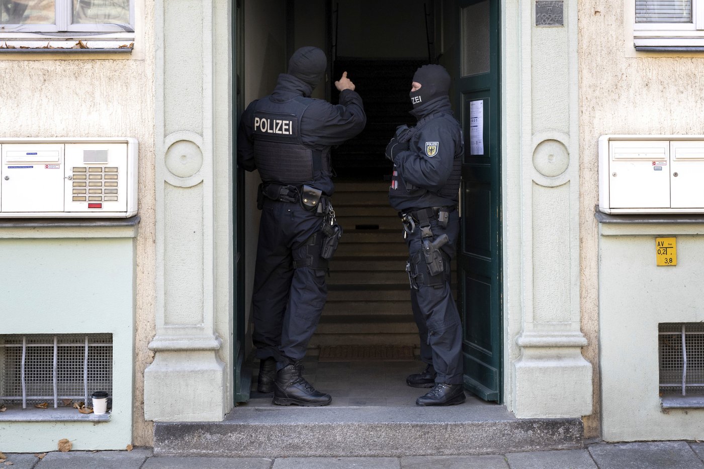 German police arrest 8 suspected members of a far-right militant group | iNFOnews.ca