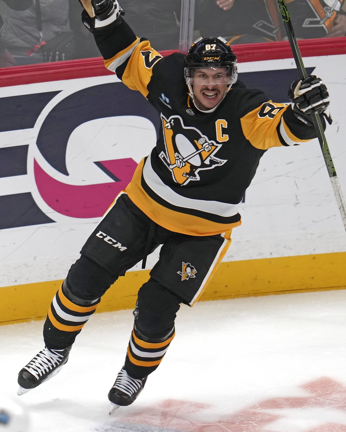 Sidney Crosby scores 600th career NHL goal, but Penguins fall to Utah 6-1 | iNFOnews.ca