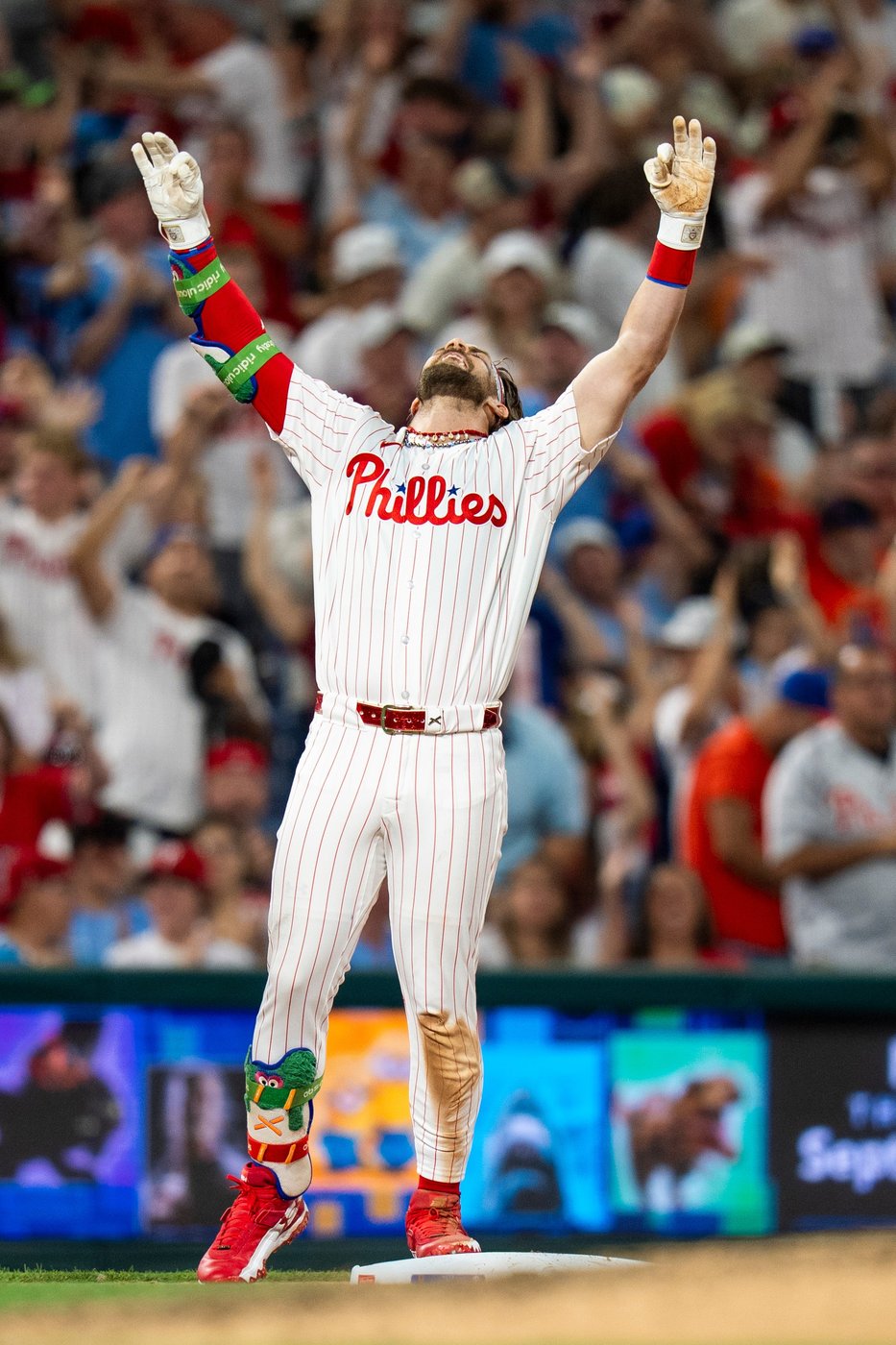 Phillies rout Mets 15-3: Kyle Schwarber belts 3 homers, Bryce Harper hits for cycle | iNFOnews.ca