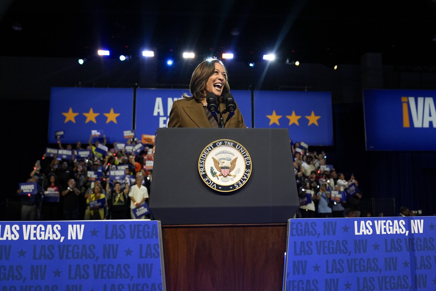 Harris trolls Trump at Vegas rally and LA fundraiser, says her crowds are 'pretty big' | iNFOnews.ca