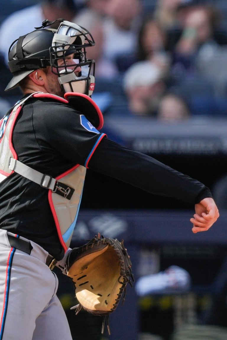 Marlins catcher Liam Hicks is struggling to throw out would-be base stealers | iNFOnews.ca