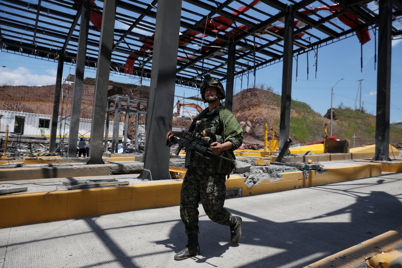 A car-bomb attack targets southwest Colombia a day after conservative president takes office | iNFOnews.ca A car-bomb attack targets southwest Colombia a day after conservative president takes office | iNFOnews.ca