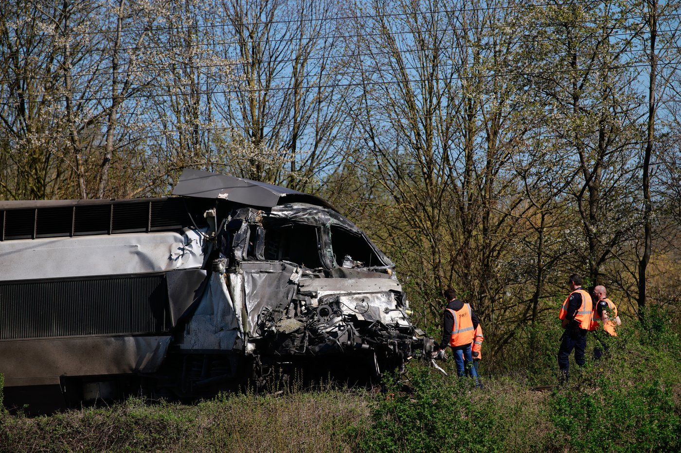 French train driver killed after crashing into truck at railway crossing | iNwheels French train driver killed after crashing into truck at railway crossing | iNwheels