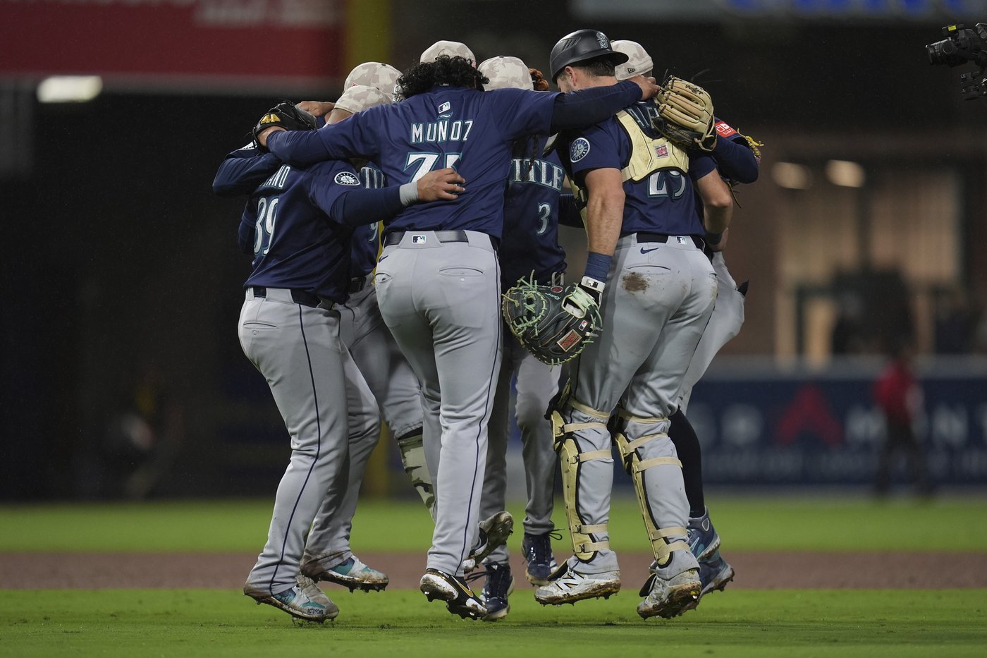 Cal Raleigh hits go-ahead homer in 7th in Mariners' 4-1 victory over Padres | iNFOnews.ca