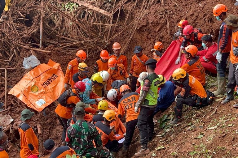 Indonesian rescuers search for nearly three dozen people after landslides killed at least 18 people | iNFOnews.ca