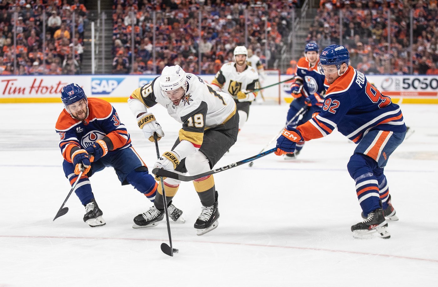 Golden Knights beat the buzzer to stun Oilers 4-3, trim series deficit to 2-1 | iNFOnews.ca