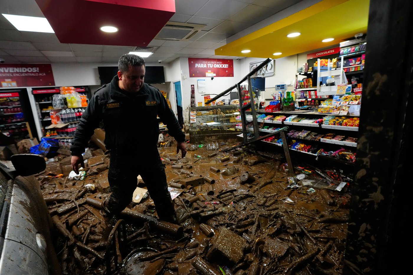 Heavy rain batters Chile’s capital, sweeping away cars and flooding homes | iNFOnews.ca