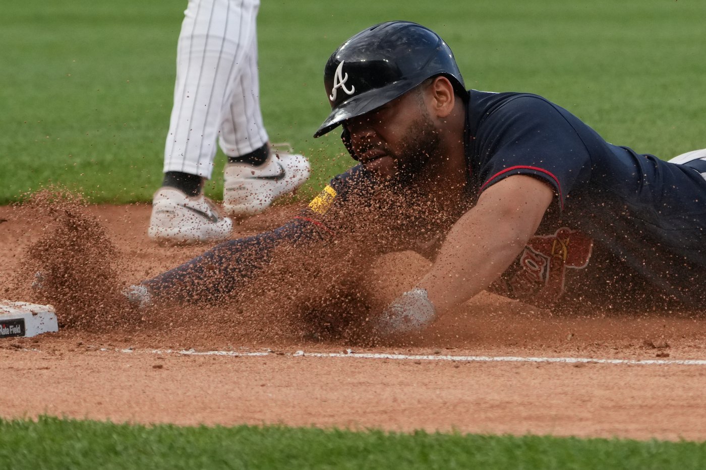 Davis Martin works 6 scoreless innings and White Sox move atop AL Central with 2-1 win over Braves | iNFOnews.ca Davis Martin works 6 scoreless innings and White Sox move atop AL Central with 2-1 win over Braves | iNFOnews.ca