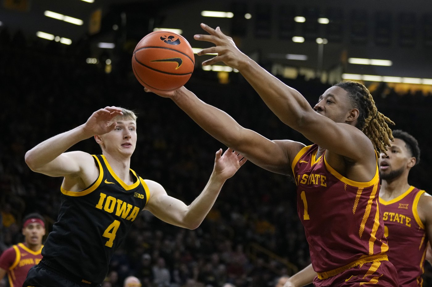 Jones, Jefferson help No. 3 Iowa State rally past Iowa, 89-80 | iNFOnews.ca