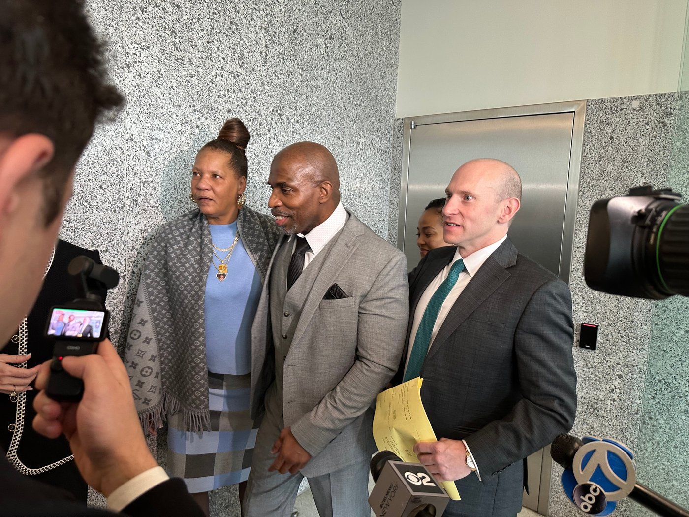 New York man freed after 19 years in prison for robbery he didn't commit | iNFOnews.ca New York man freed after 19 years in prison for robbery he didn't commit | iNFOnews.ca