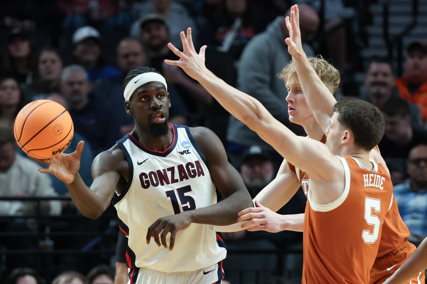 Texas goes from First Four to Sweet 16, beating Gonzaga 74-68 in March Madness | iNFOnews.ca Texas goes from First Four to Sweet 16, beating Gonzaga 74-68 in March Madness | iNFOnews.ca
