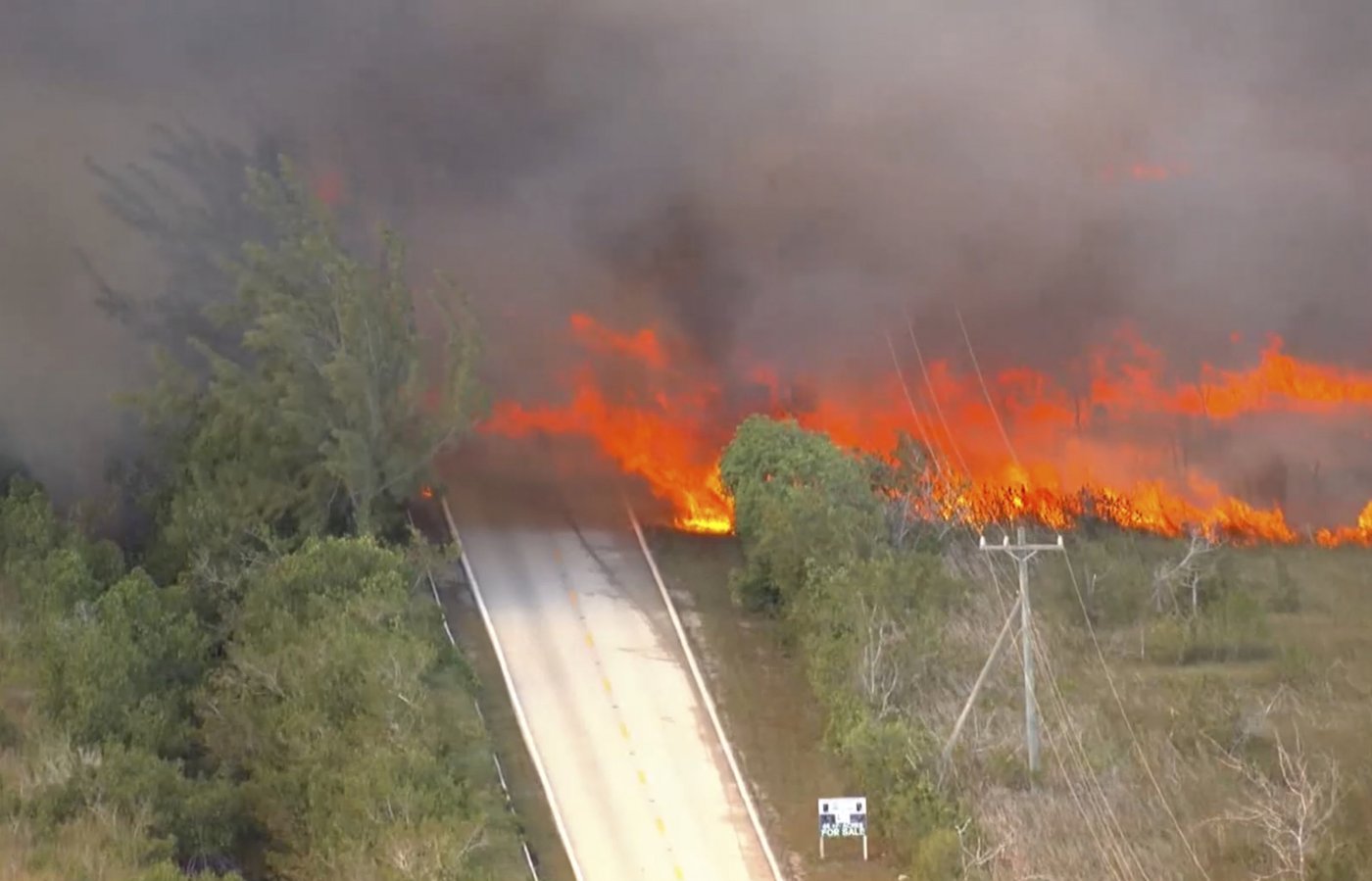 Brush fire, smoky conditions shut down road leading in and out of Florida Keys | iNFOnews.ca