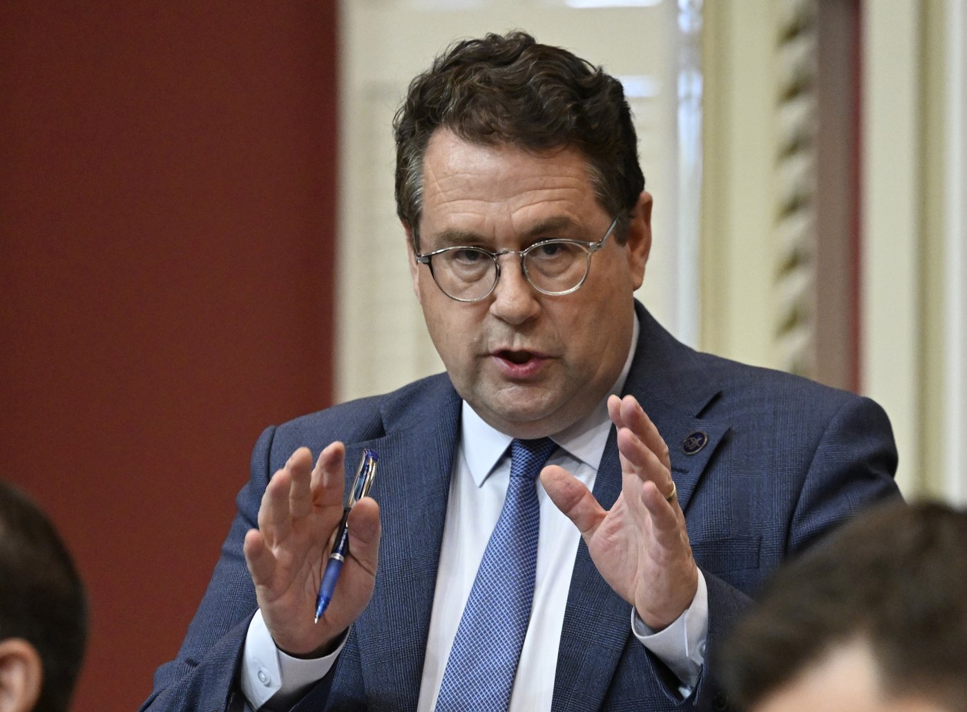 Quebec government imposes measures to address 'toxic climate' at Montreal school | iNFOnews.ca