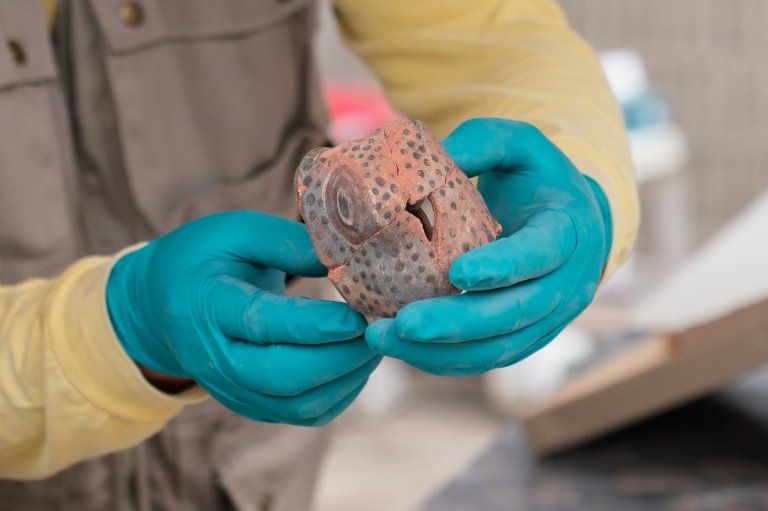 Archaeologists uncover ancient skeletal remains at Huaca Pucllana in Lima | iNFOnews.ca