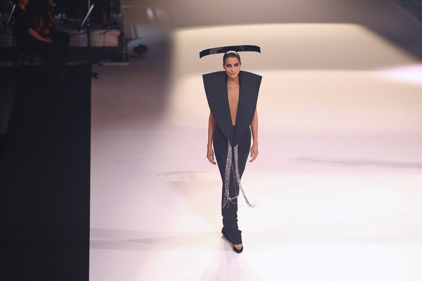 Stéphane Rolland lets couture speak for itself with space-age glamor | iNFOnews.ca Stéphane Rolland lets couture speak for itself with space-age glamor | iNFOnews.ca