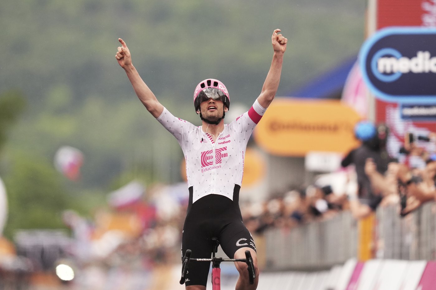 Mexican rider Del Toro extends Giro lead beyond a minute after rivals slowed by crash | iNFOnews.ca