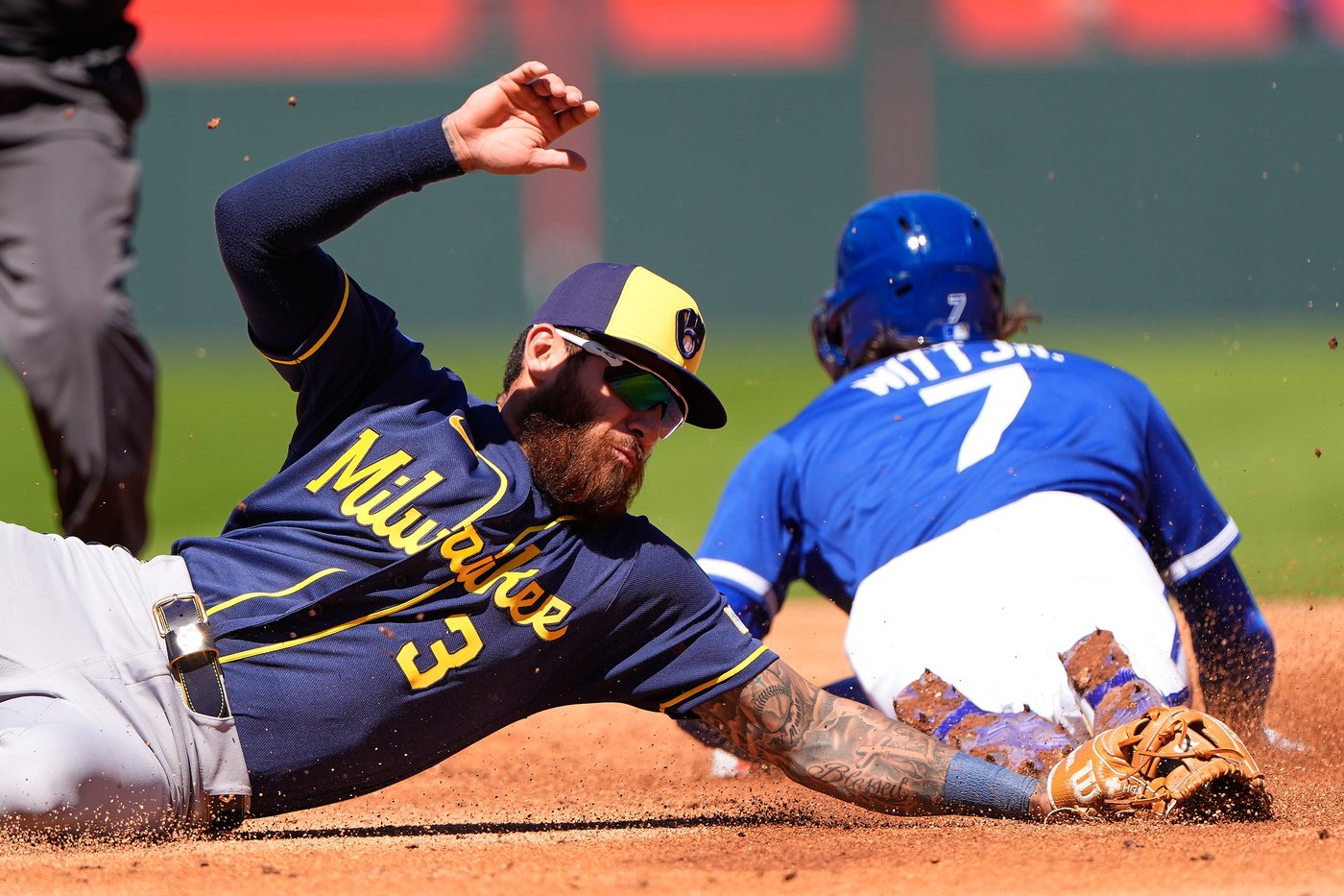 Contreras, Harrison lead Brewers to 8-5 win over Royals | iNFOnews.ca Contreras, Harrison lead Brewers to 8-5 win over Royals | iNFOnews.ca