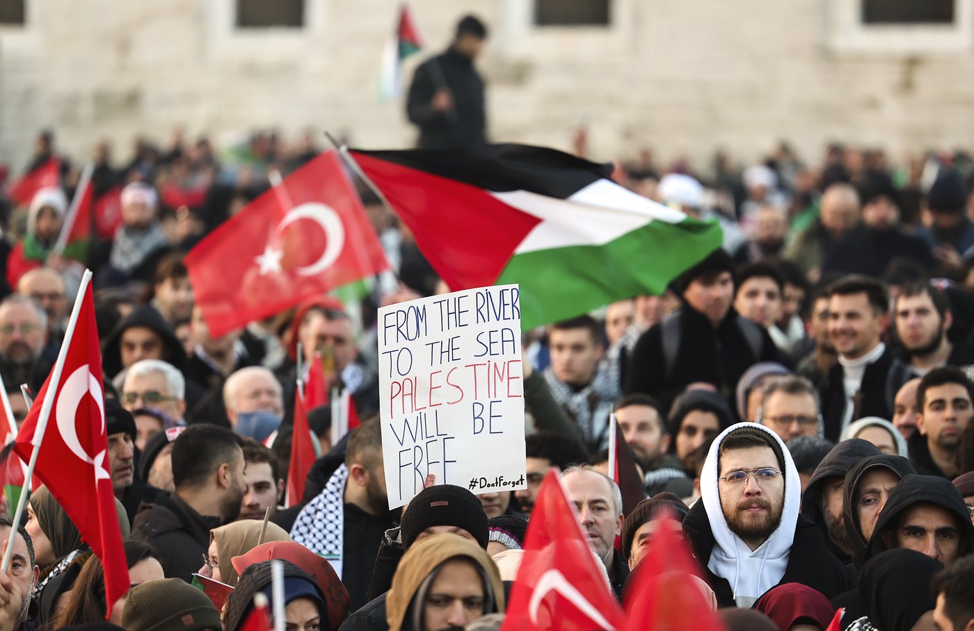 Tens of thousands of people in Istanbul protest Gaza war | iNFOnews.ca Tens of thousands of people in Istanbul protest Gaza war | iNFOnews.ca