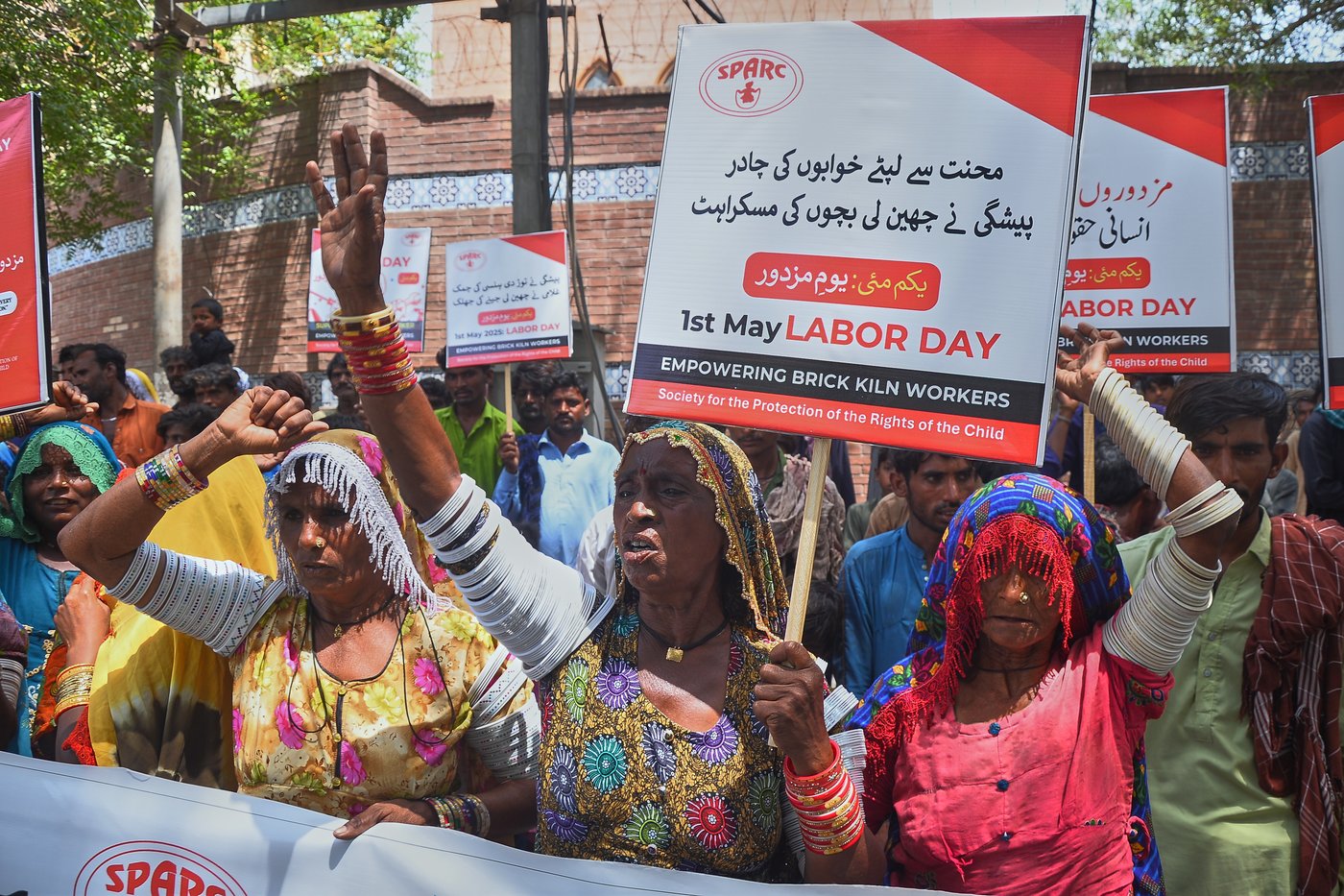 Workers around the world demonstrate on May Day, in photos | iNFOnews.ca