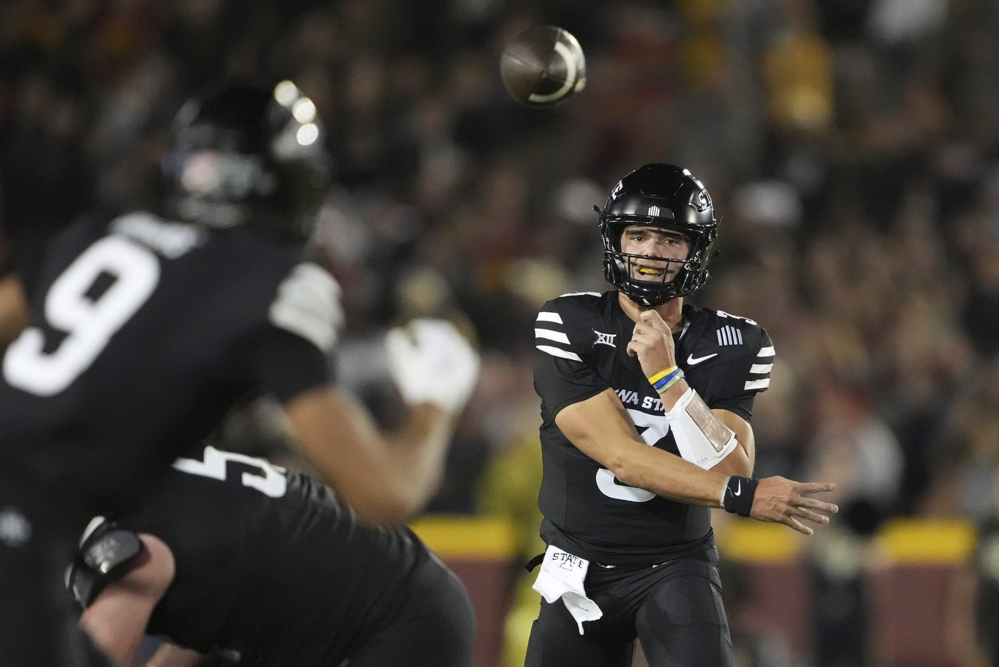 Rocco Becht saves Cyclones with late touchdown drive in No. 9 Iowa State's 38-35 win over UCF | iNFOnews.ca Rocco Becht saves Cyclones with late touchdown drive in No. 9 Iowa State's 38-35 win over UCF | iNFOnews.ca