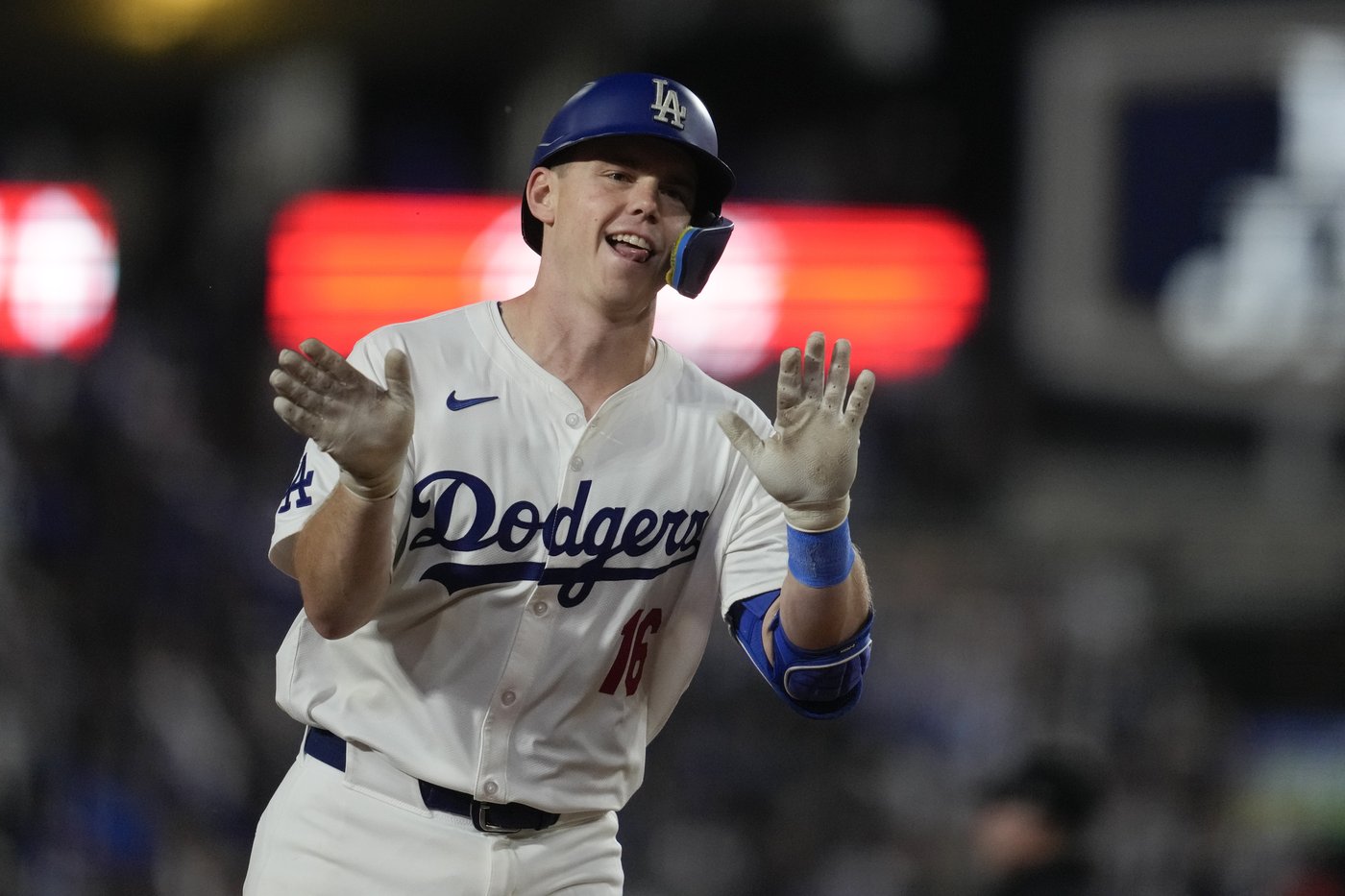 Shohei Ohtani heads to 1st postseason after Dodgers clinch NL West title with a 7-2 win over Padres | iNFOnews.ca Shohei Ohtani heads to 1st postseason after Dodgers clinch NL West title with a 7-2 win over Padres | iNFOnews.ca