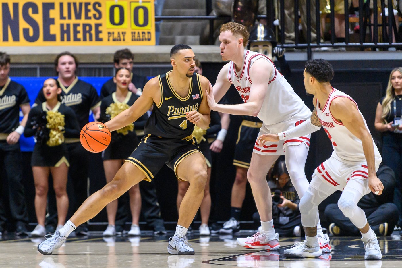 Wisconsin uses record-breaking 18 3-pointers to beat No. 15 Purdue 97-93 in regular-season finale | iNFOnews.ca