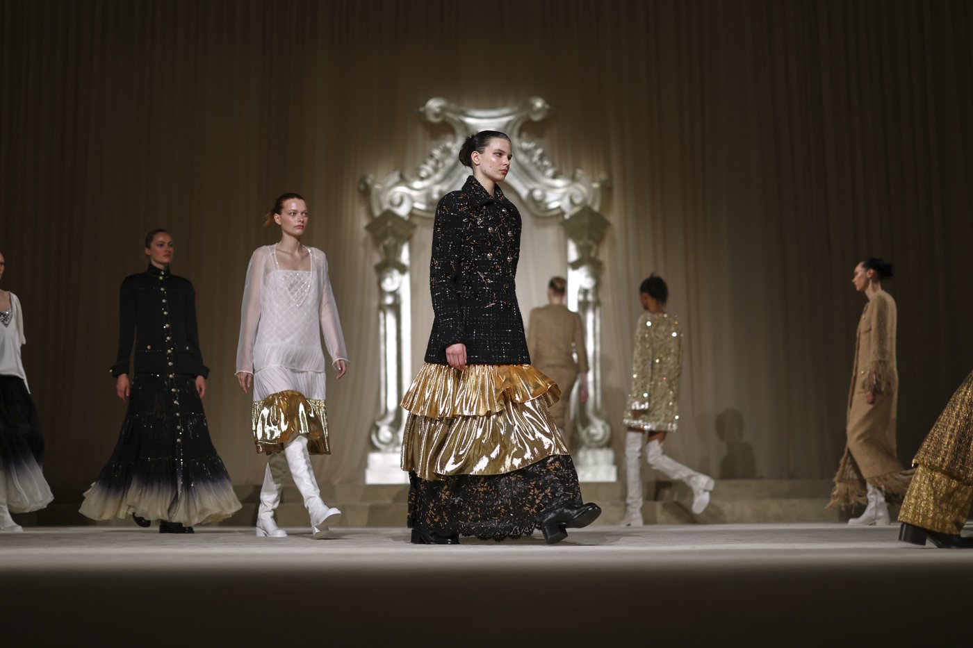 Chanel marks 110 years with style - and stars - by supersizing its couture salon in a palace | iNFOnews.ca
