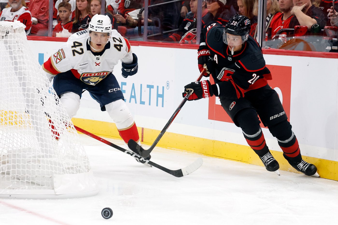 Forsling's OT blast lifts Panthers past reigning Stanley Cup champion Hurricanes 1-0 | iNFOnews.ca
