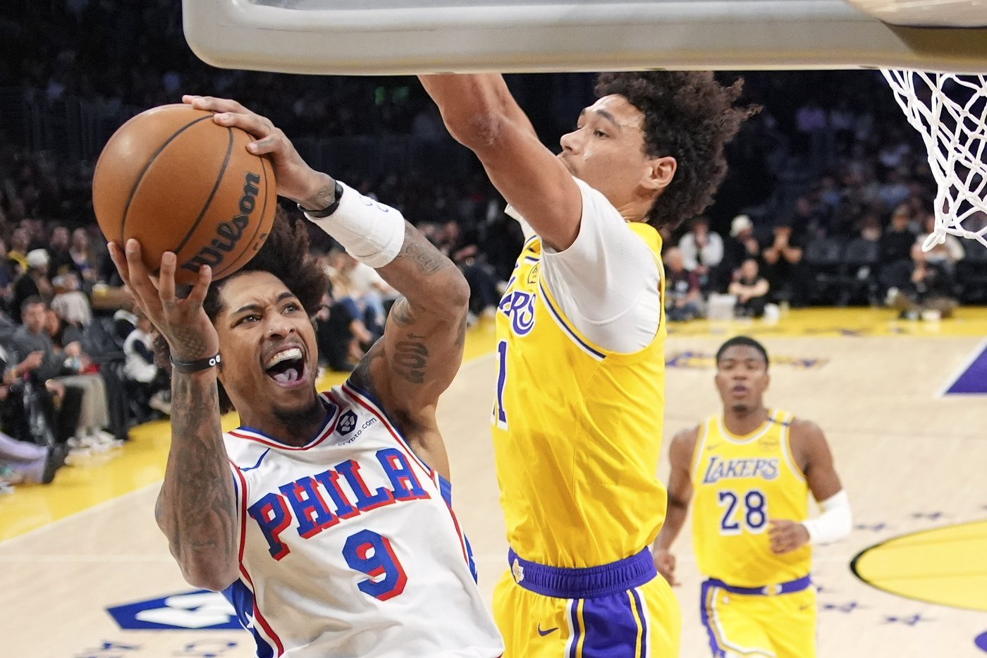 LeBron has his 114th triple-double in the Lakers' 116-106 win over the slumping 76ers | iNFOnews.ca