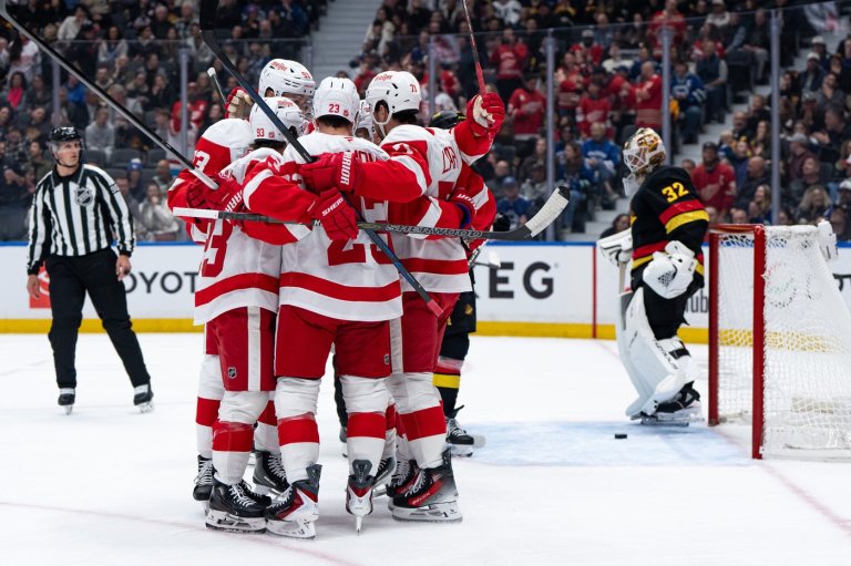 Raymond scores two, Red Wings smother Canucks for 5-2 win | iNFOnews.ca