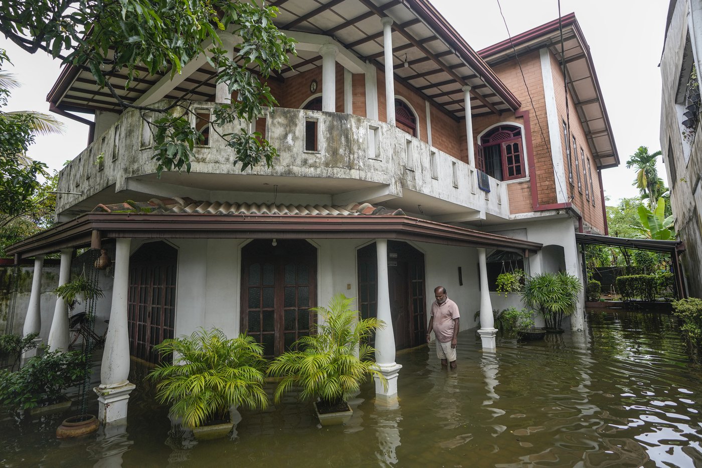 Sri Lanka closes schools as floods hammer the capital | iNFOnews.ca