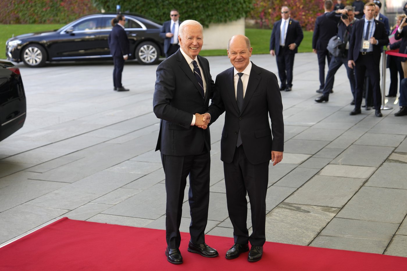 Biden urges Western allies to keep aiding Ukraine during meeting with Europe leaders before election | iNFOnews.ca