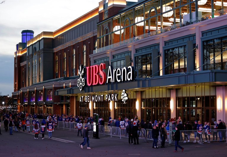 NHL cancels Olympic sendoff event. Islanders are set to host All-Star Weekend in '27, AP source says | iNFOnews.ca