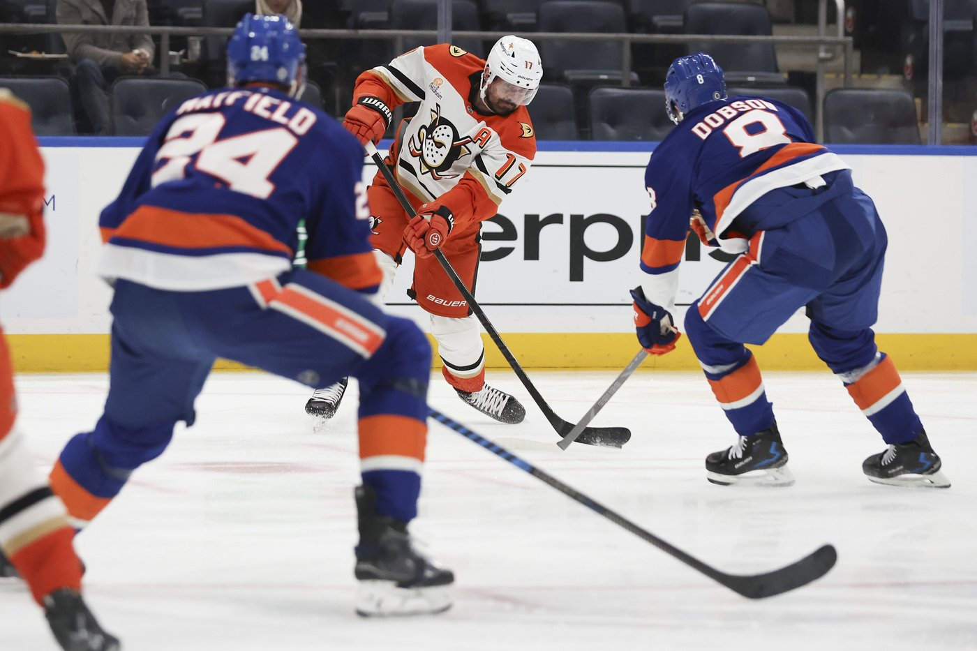 Carlsson, Terry score power-play goals and Dostal stops 41 as Ducks top Islanders 3-1 | iNFOnews.ca