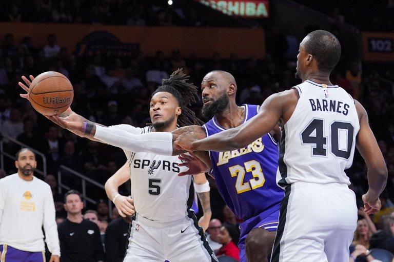 Stephon Castle scores 30 to lead Spurs into NBA Cup semifinals with 132-119 win over Lakers | iNFOnews.ca