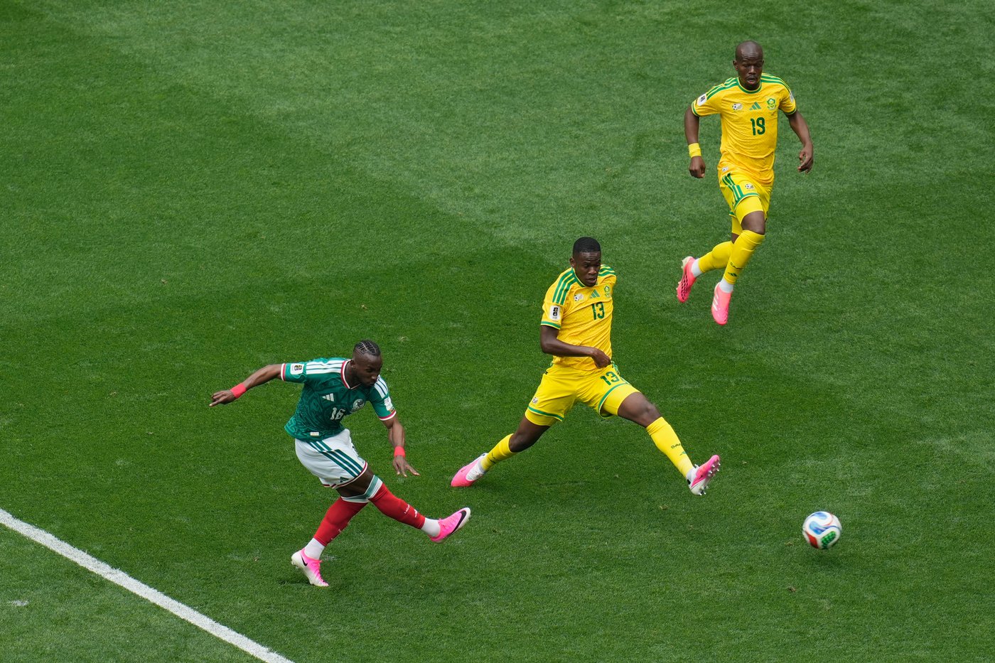 Shakira opens the World Cup as Mexico faces South Africa and South Korea takes on Czechia, in photos | iNFOnews.ca