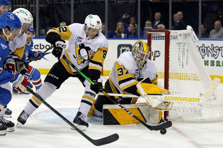 Penguins beat Mike Sullivan's Rangers 3-0 in coach Dan Muse's debut | iNFOnews.ca