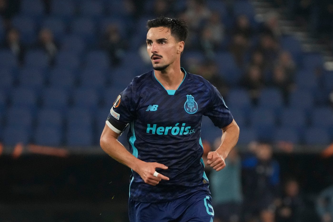 Canadian midfielder Stephen Eustáquio acquired by LAFC on loan from Porto | iNFOnews.ca