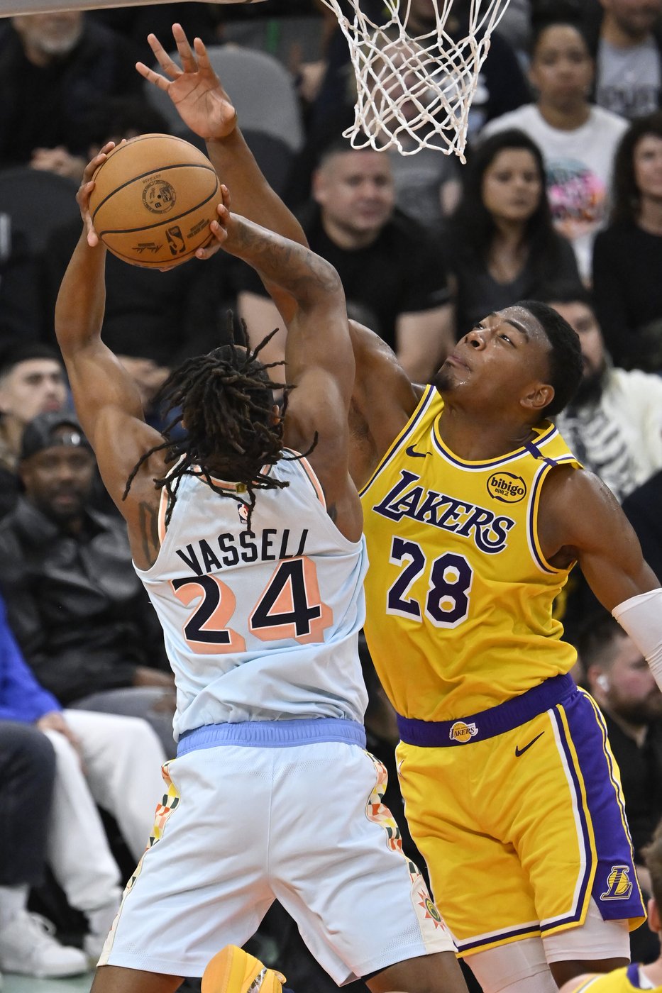 Davis and James power the Lakers past Wembanyama and the Spurs 119-101 | iNFOnews.ca Davis and James power the Lakers past Wembanyama and the Spurs 119-101 | iNFOnews.ca