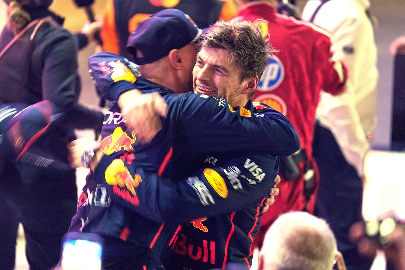 McLaren's botched strategy call helps Verstappen win Qatar GP as F1 title fight goes to final race | iNFOnews.ca McLaren's botched strategy call helps Verstappen win Qatar GP as F1 title fight goes to final race | iNFOnews.ca