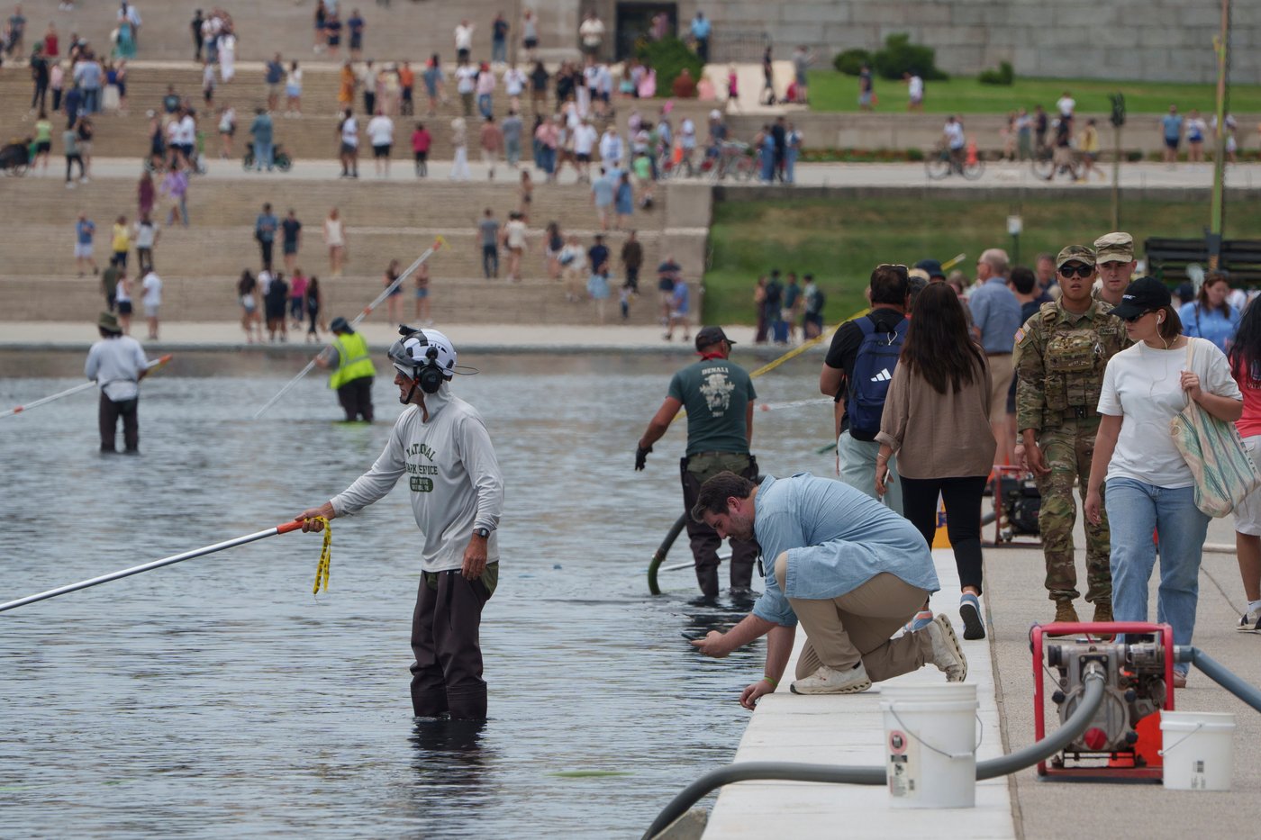 Patrols and nanobubbles on display at the Reflecting Pool as Trump looks for a renovation do-over | iNFOnews.ca Patrols and nanobubbles on display at the Reflecting Pool as Trump looks for a renovation do-over | iNFOnews.ca