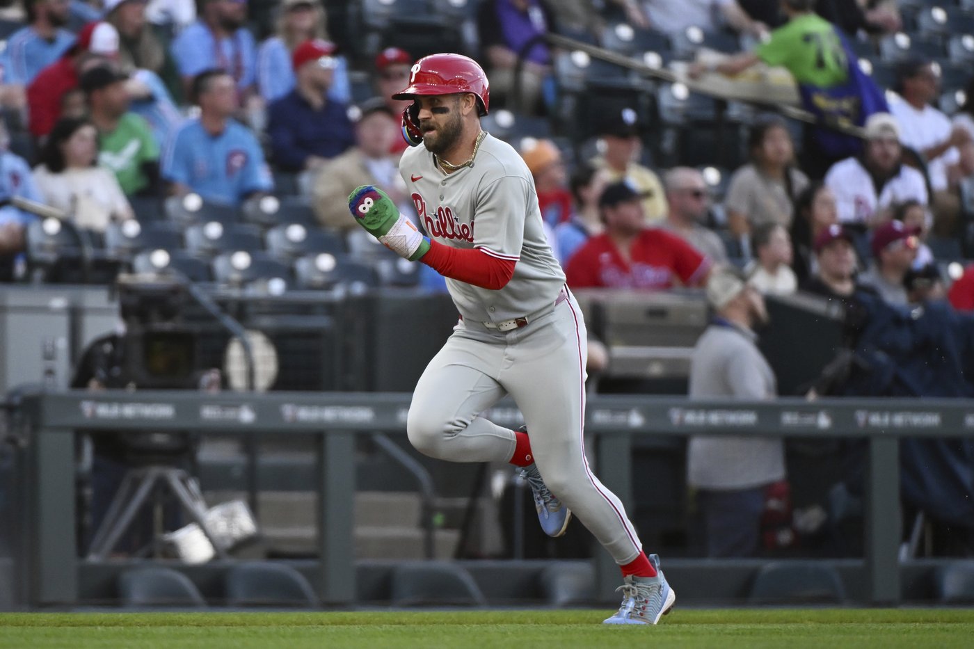 Realmuto, Turner, Harper homer to help the Phillies beat the Rockies 9-5 for 6th straight win | iNFOnews.ca