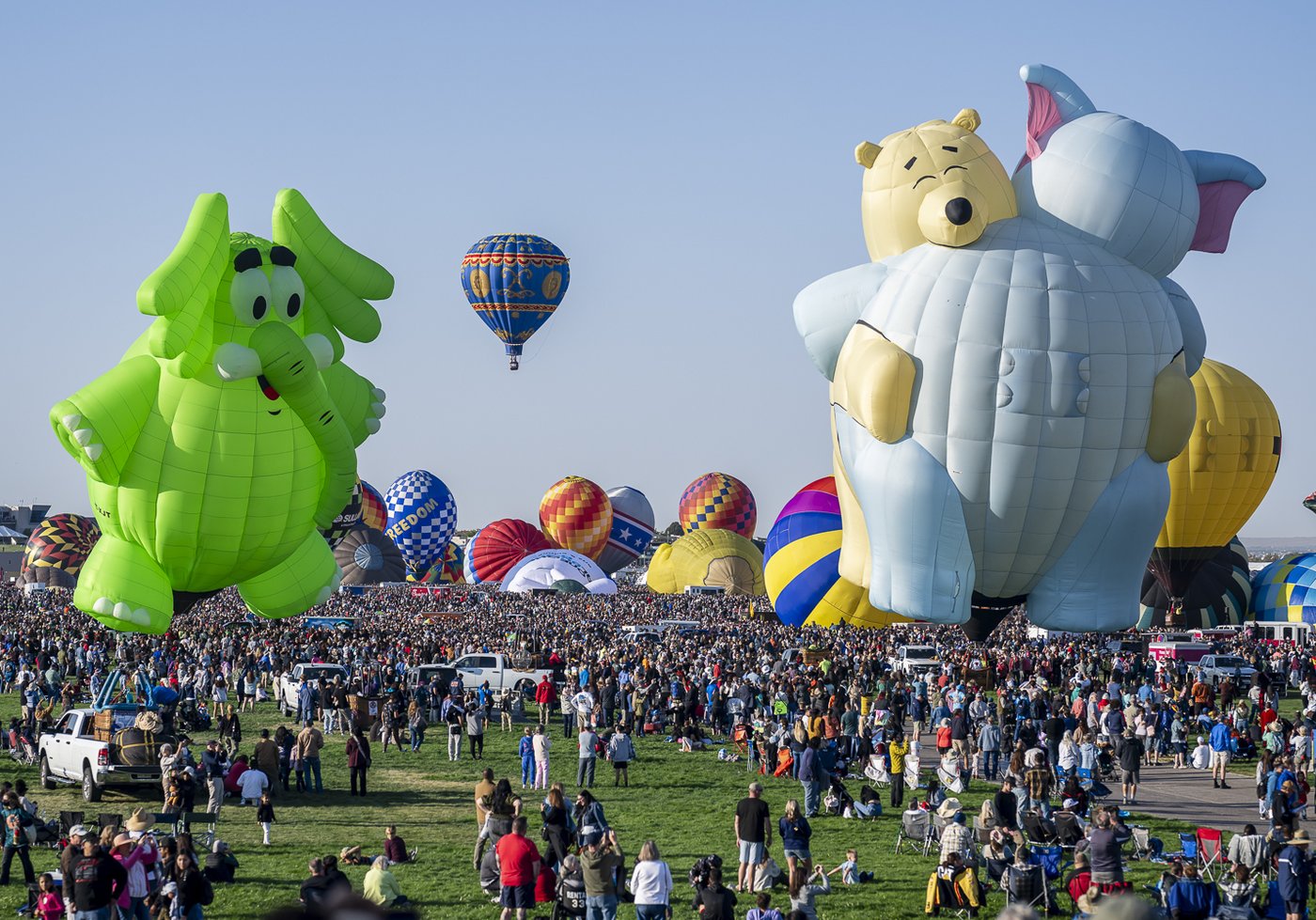 'Magical' flotilla of hot air balloons take flight at international fiesta amid warm temperatures | iNFOnews.ca 'Magical' flotilla of hot air balloons take flight at international fiesta amid warm temperatures | iNFOnews.ca