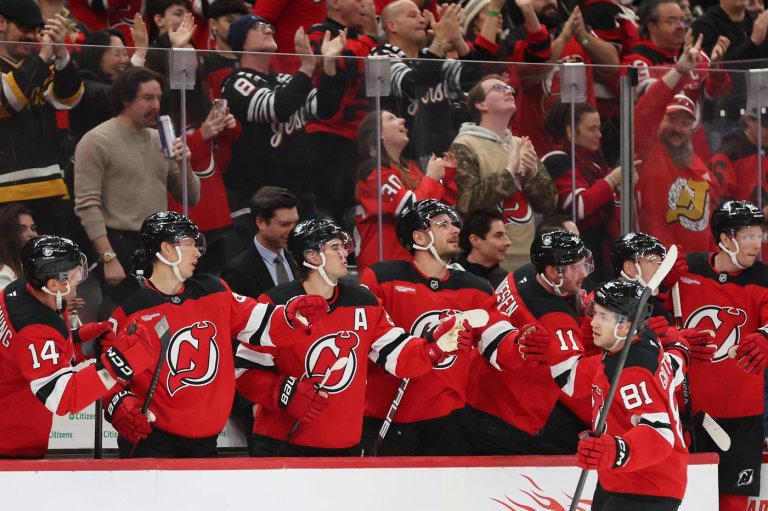 Devils beat the Penguins 2-1 in a shootout to take over 1st place in the Metropolitan Division | iNFOnews.ca